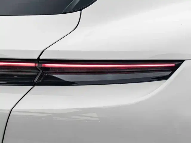 Porsche Taycan — Фото автомобиля 19