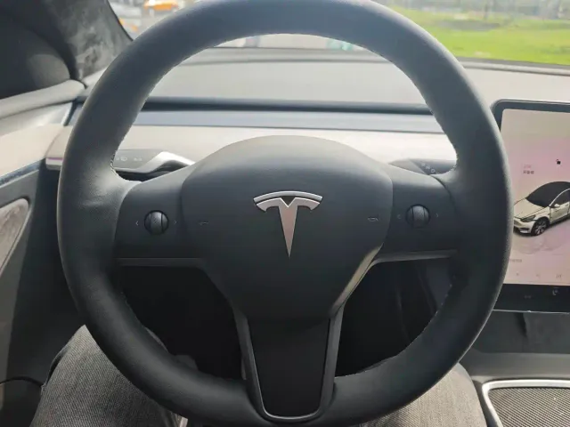 Tesla Model Y — Фото автомобиля 15