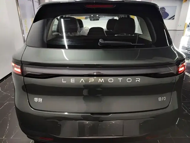 Leapmotor B10 — Фото автомобиля 5