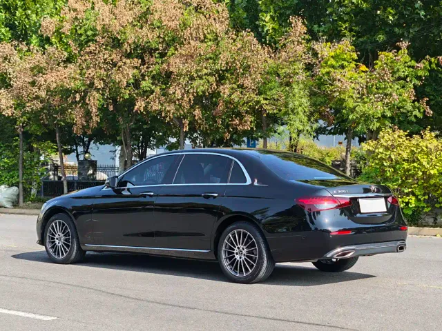 Mercedes-Benz E-Class — Фото автомобиля 8
