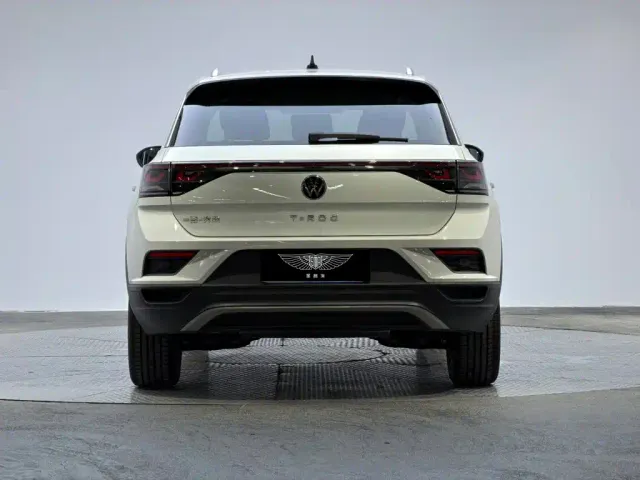 Volkswagen T-Roc — Фото автомобиля 3