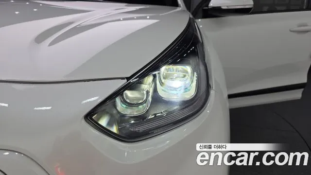 Kia Niro — Фото автомобиля 19