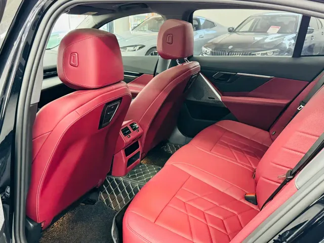 BMW 5 Series — Фото автомобиля 10