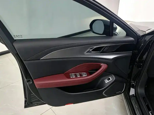 Hongqi H5 — Фото автомобиля 7