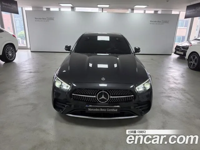 Mercedes-Benz E-Class — Фото автомобиля 3