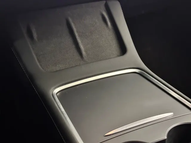 Tesla Model Y — Фото автомобиля 12