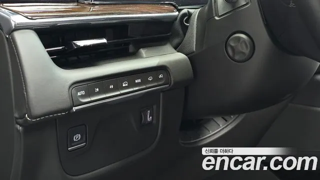 Cadillac Escalade — Фото автомобиля 30