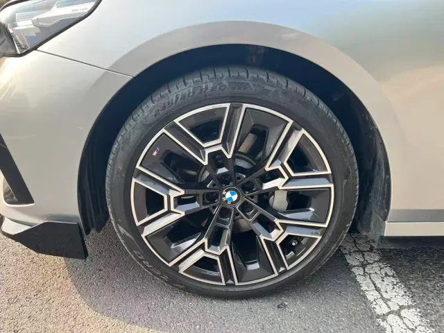 BMW 5 Series — Фото автомобиля 15