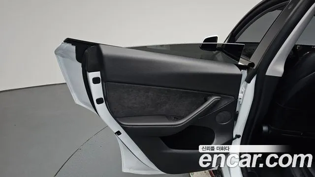 Tesla Model Y — Фото автомобиля 14