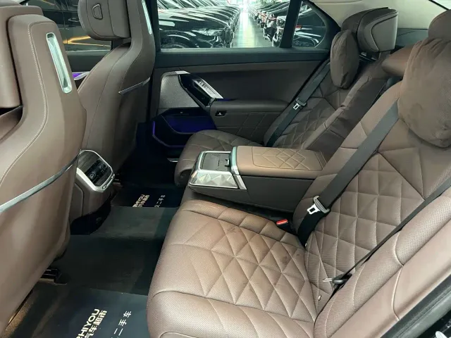 BMW 7 Series — Фото автомобиля 10