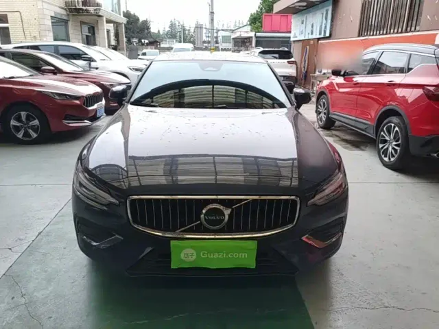 Volvo S60 — Фото автомобиля 2
