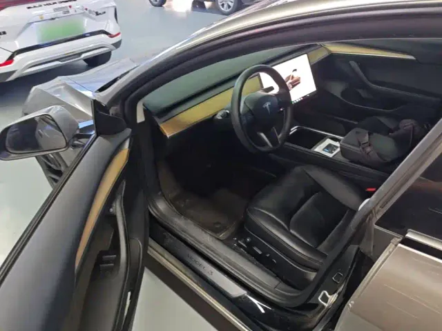 Tesla Model 3 — Фото автомобиля 15