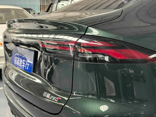 Geely Emgrand — Фото автомобиля 14