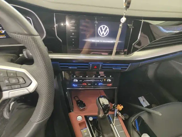 Volkswagen Passat 2025 Outstanding 380TSI Starlight Dragon Soaring Edition — Фото автомобиля 12