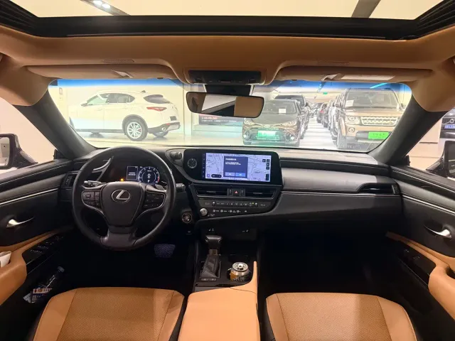 Lexus ES — Фото автомобиля 16