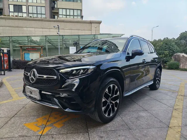 Фотография автомобиля — Mercedes-Benz GLC-Class