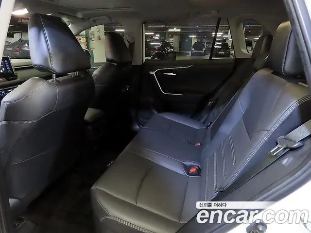 Toyota RAV4 — Фото автомобиля 7