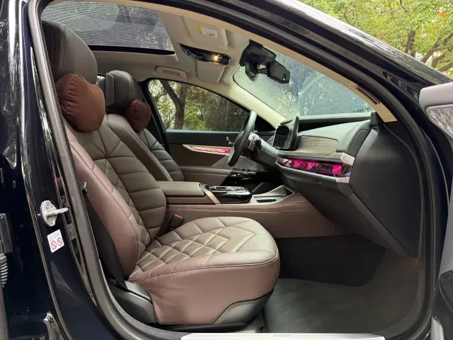 BMW 7 Series — Фото автомобиля 7