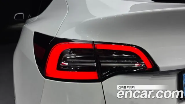 Tesla Model Y — Фото автомобиля 8