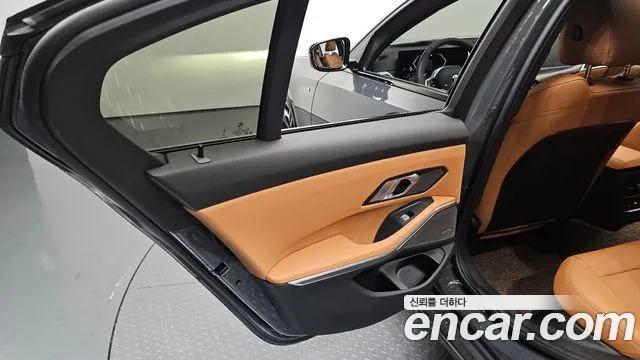 BMW 3-Series 3 серия (G20) 320i M Sport — Фото автомобиля 25