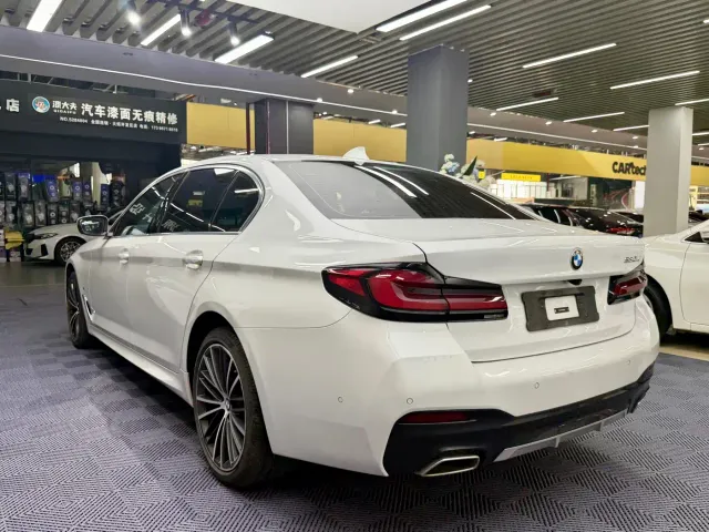 BMW 5 Series — Фото автомобиля 12