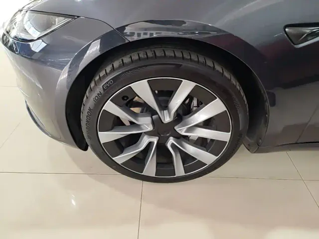 Tesla Model 3 — Фото автомобиля 22
