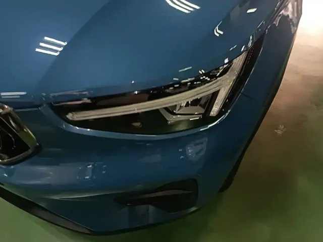 Volvo XC40 — Фото автомобиля 23