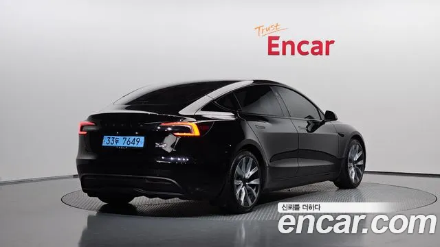Tesla Model 3 — Фото автомобиля 2