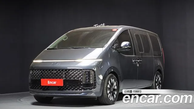 Фотография автомобиля — Hyundai Staria 4WD Lounge 9 мест