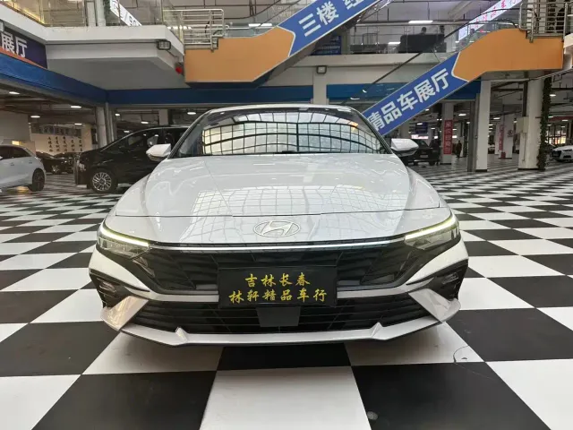 Hyundai Elantra — Фото автомобиля 2