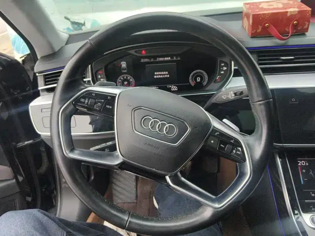 Audi A8 — Фото автомобиля 15