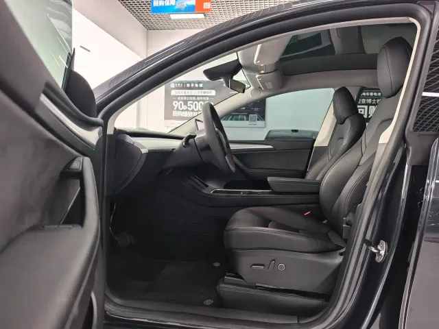 Tesla Model Y — Фото автомобиля 5