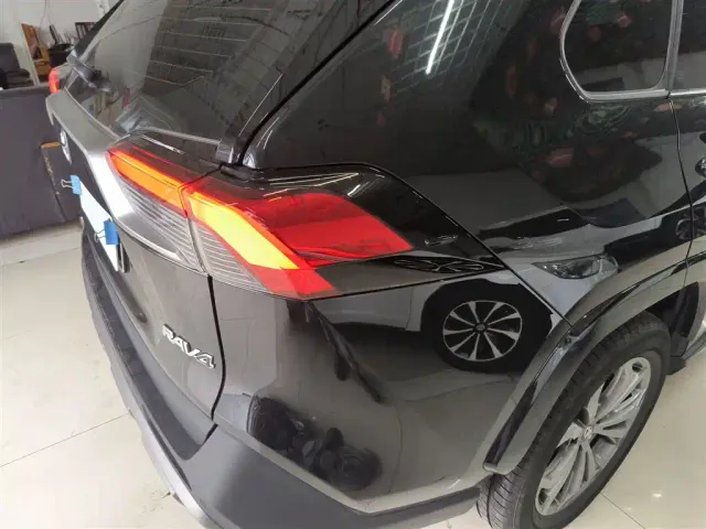 Toyota RAV4 — Фото автомобиля 23