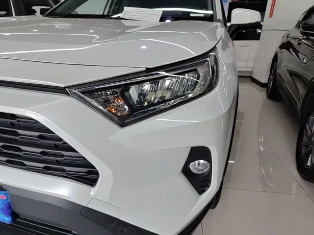 Toyota RAV4 — Фото автомобиля 23