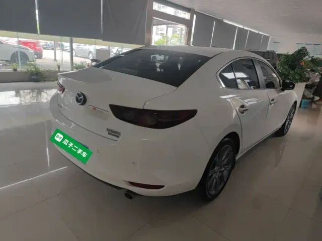 Mazda Axela — Фото автомобиля 4