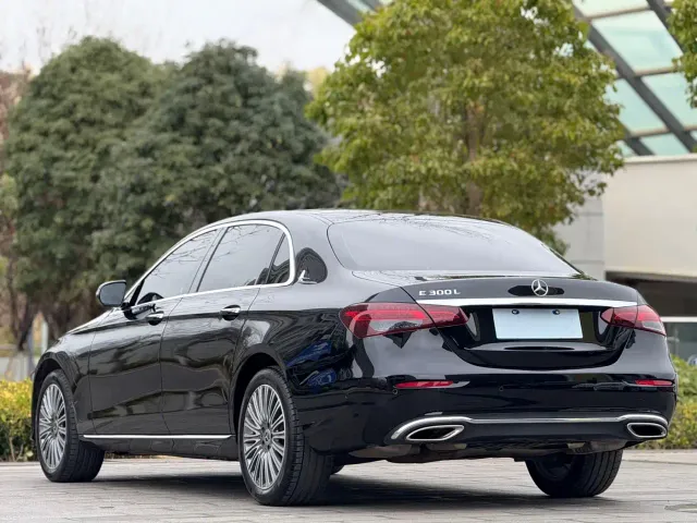 Mercedes-Benz E-Class — Фото автомобиля 8