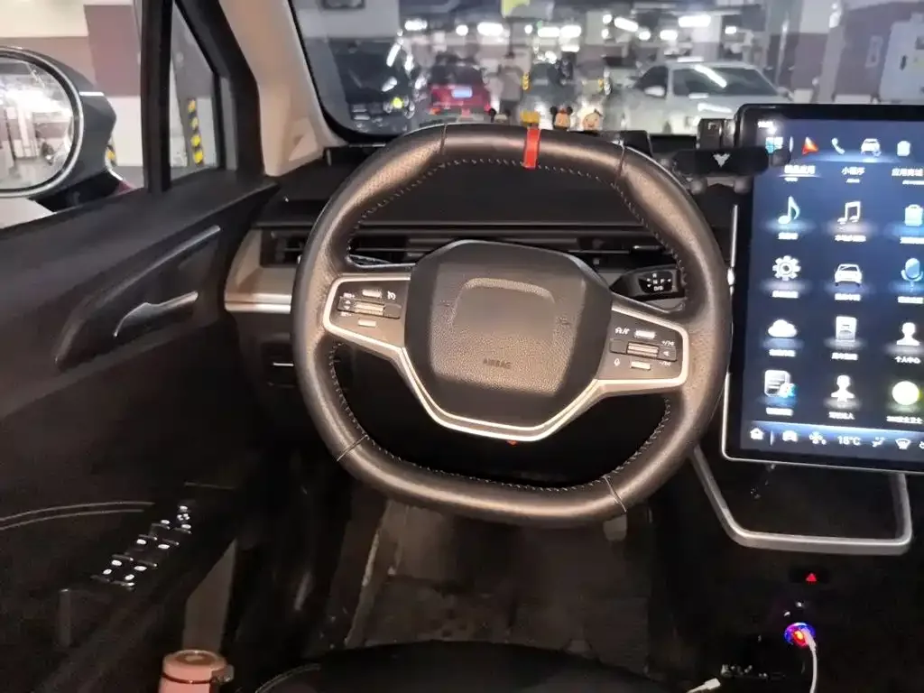 Nezha Auto Nezha V 2021 Long Range Industry Custom Edition — Фото автомобиля 6