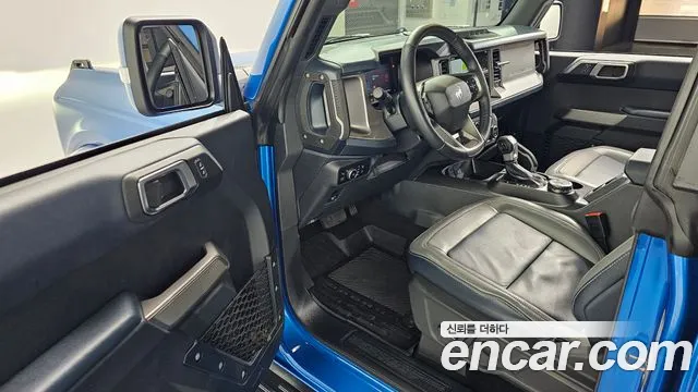 Ford Bronco — Фото автомобиля 11