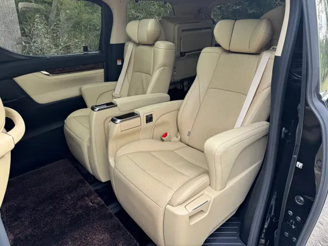 Toyota Alphard — Фото автомобиля 5