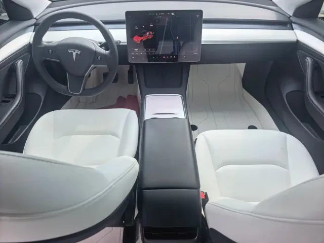 Tesla Model 3 — Фото автомобиля 7