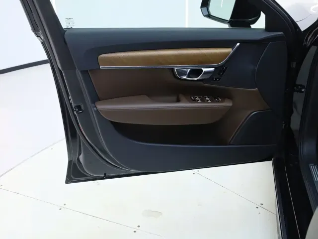 Volvo S90 — Фото автомобиля 9