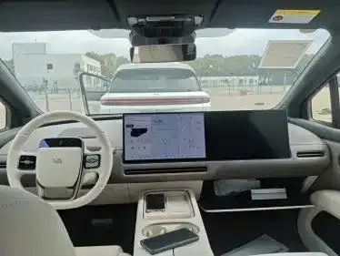 Li Auto i6 — Фото автомобиля 7