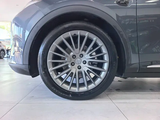 Leapmotor C11 — Фото автомобиля 22