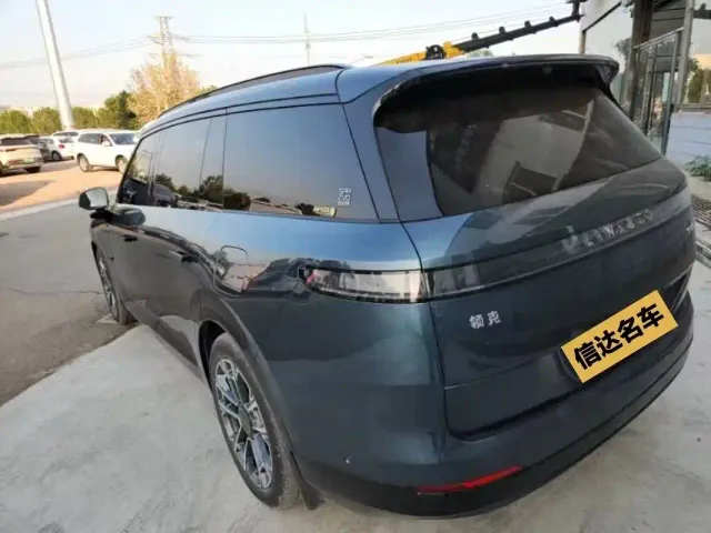 Lynk & Co 900 — Фото автомобиля 9