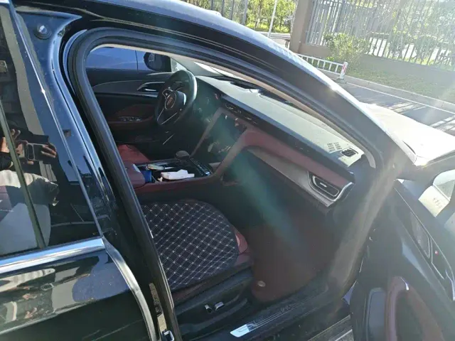 Hongqi H5 — Фото автомобиля 17