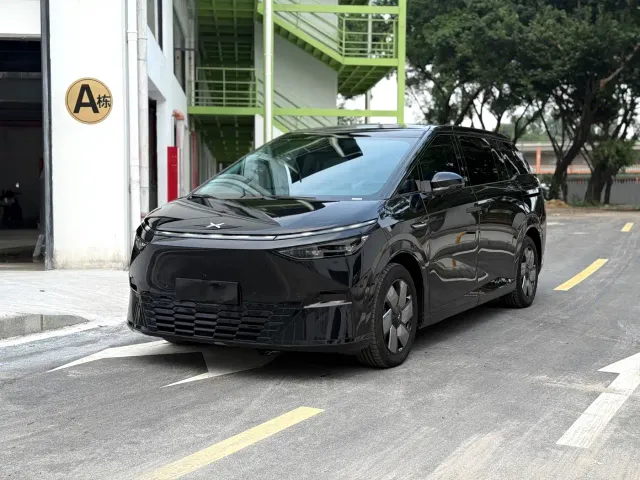 Фотография автомобиля — Xpeng X9