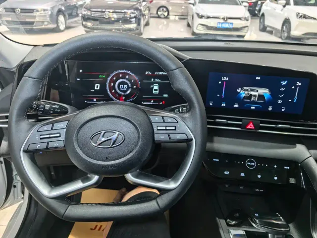 Hyundai Elantra — Фото автомобиля 15