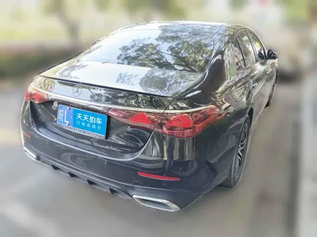 Mercedes-Benz E-Class — Фото автомобиля 2