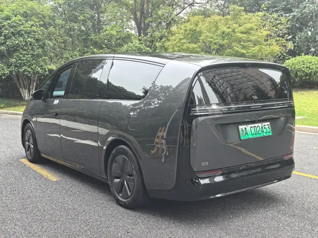 Li Auto MEGA — Фото автомобиля 5