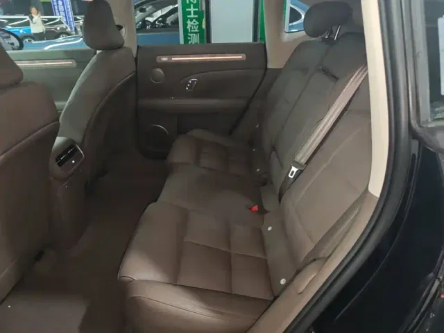 IM Motors LS6 — Фото автомобиля 21
